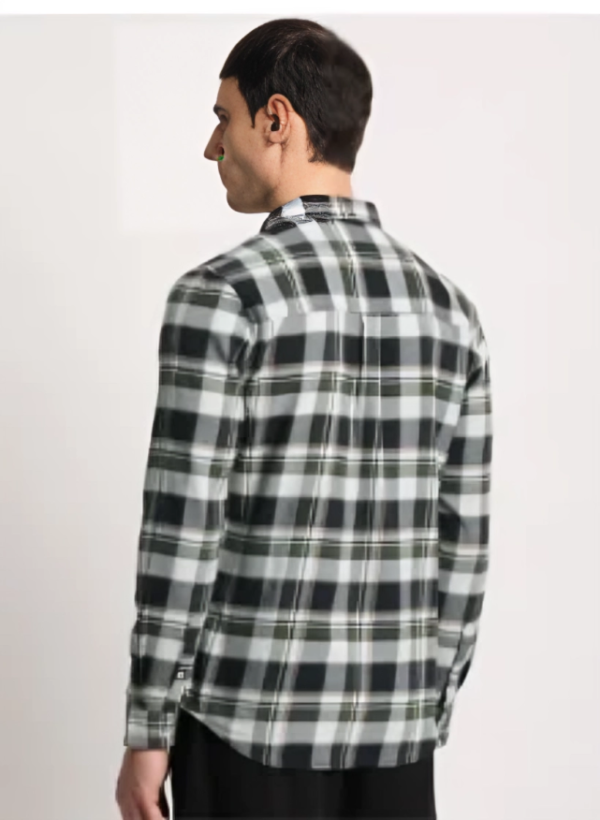 Men Checked Slim Fit Button-Down Collar Casual Shirt